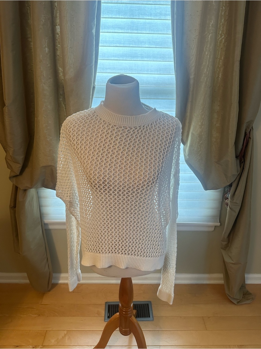 Beach Riot white size medium Open-Knit Crewneck Sweater- great condition
